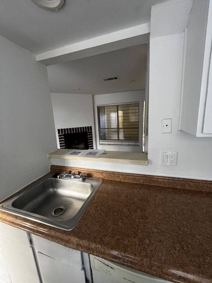 Great Neighborhood , Beautiful townhome !! - Photo 6 of 32