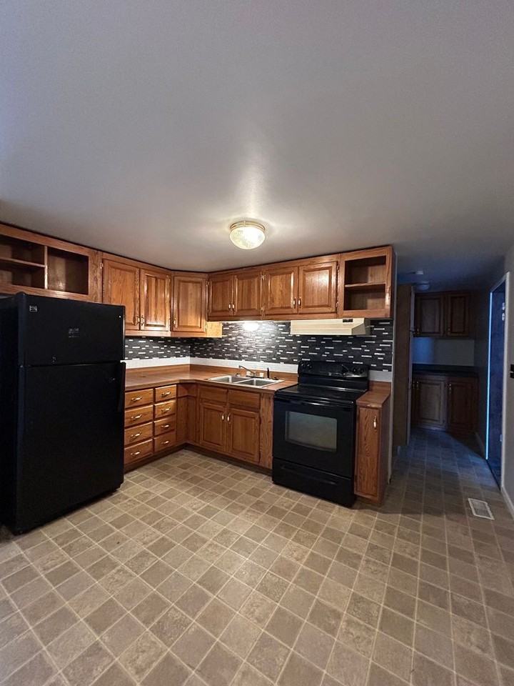 360 Parkway St - Photo 2 of 13