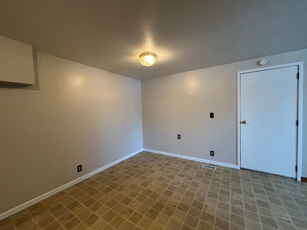 360 Parkway St - Photo 7 of 13