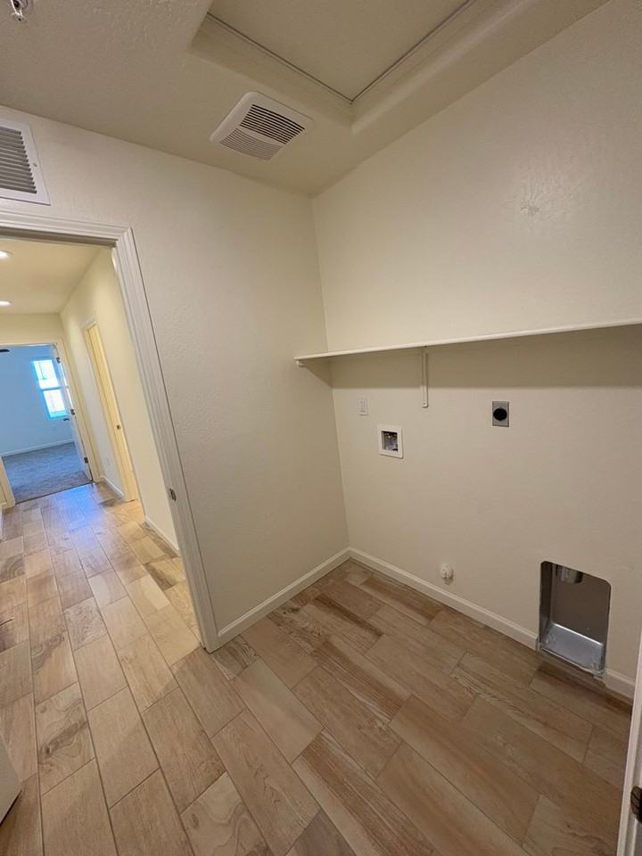 2142 E Oak Ave - Photo 4 of 30