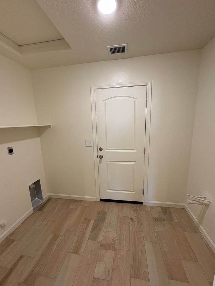 2142 E Oak Ave - Photo 5 of 30