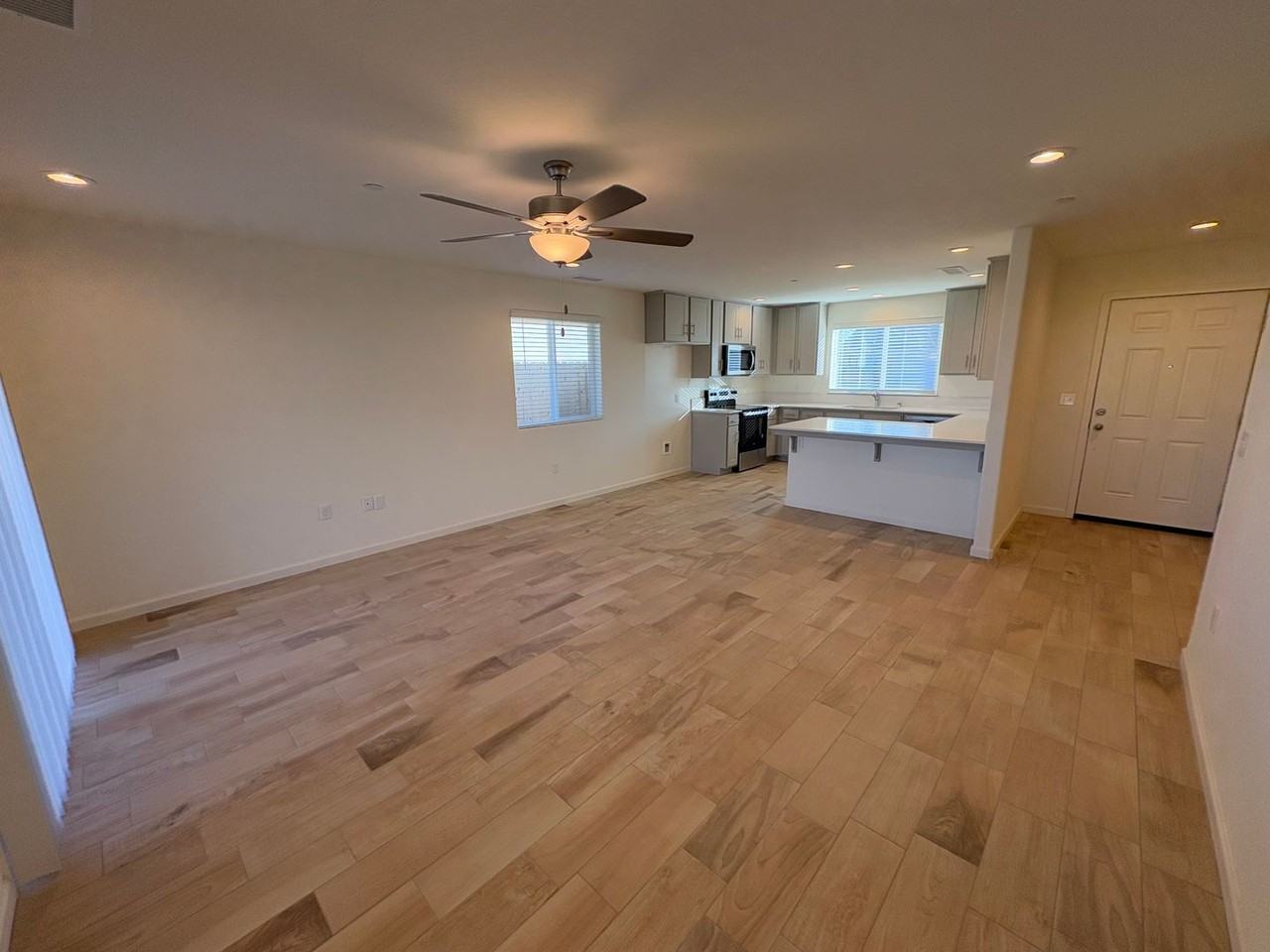 2142 E Oak Ave - Photo 7 of 30