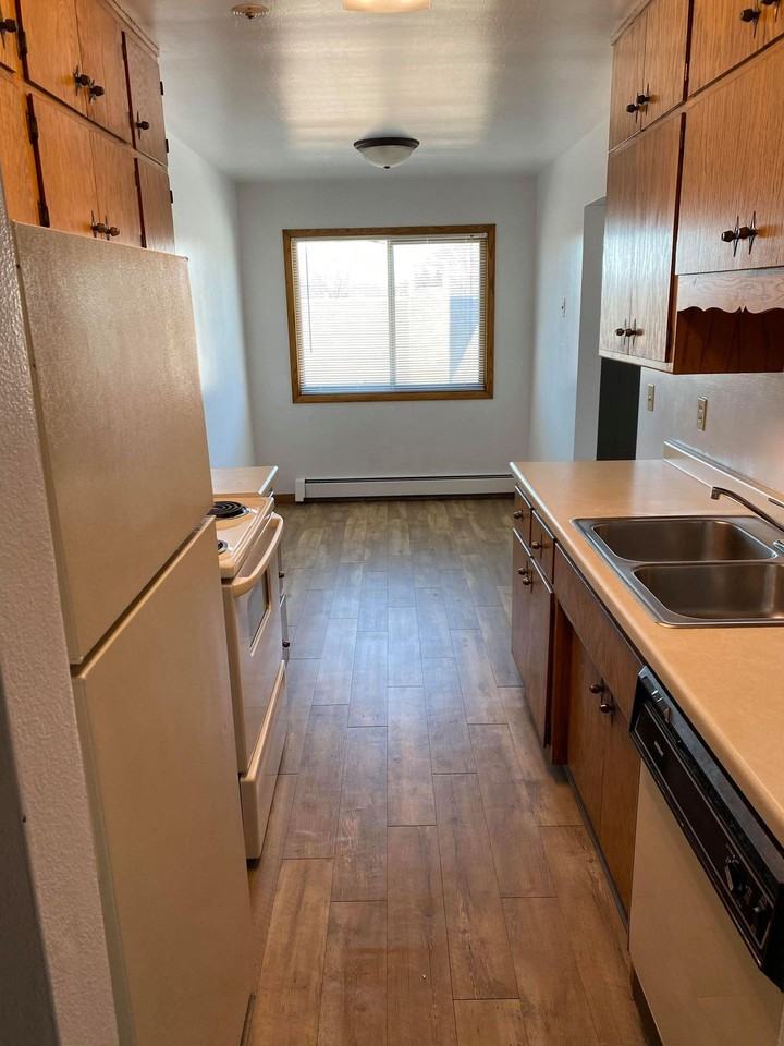 911 23rd Ave S - Photo 6 of 16