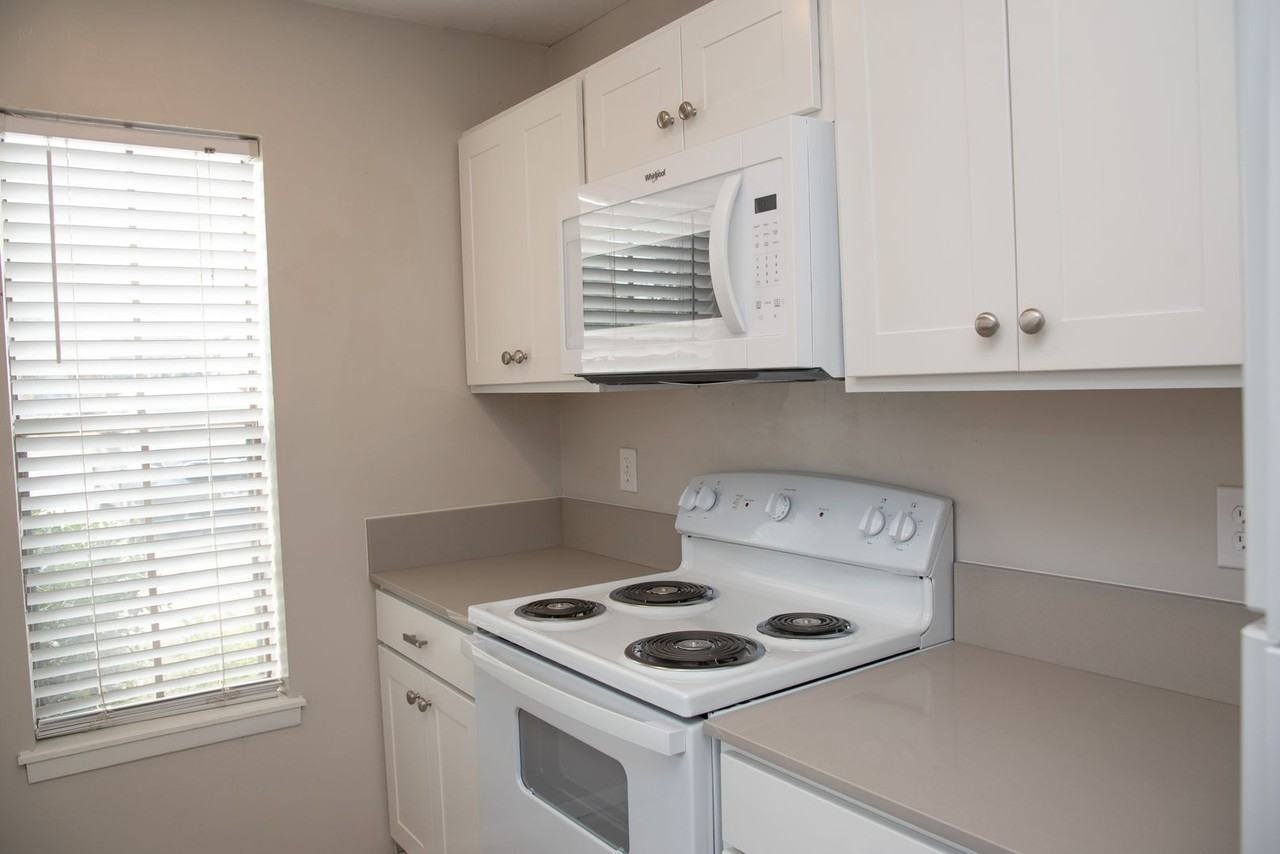 811 San Saba Dr - Photo 2 of 8