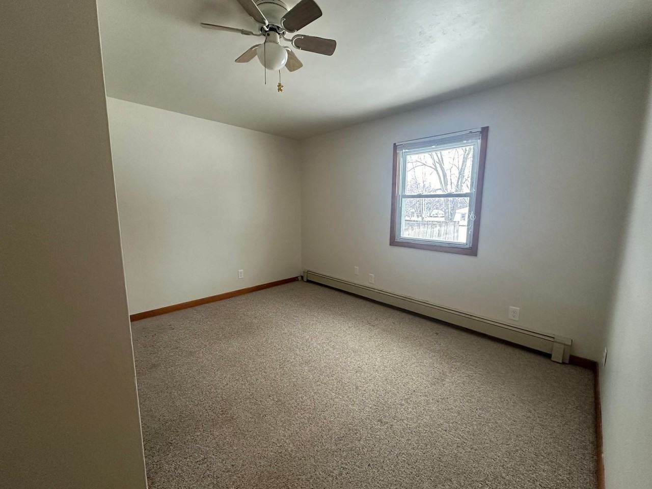 6947 Hillcrest Ave - Photo 4 of 5