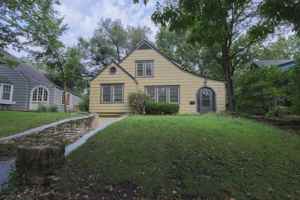 featured image of 224 E Winthrope Rd