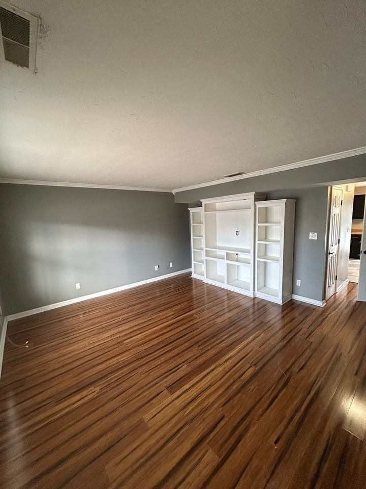 318 Pearl St - Photo 2 of 20