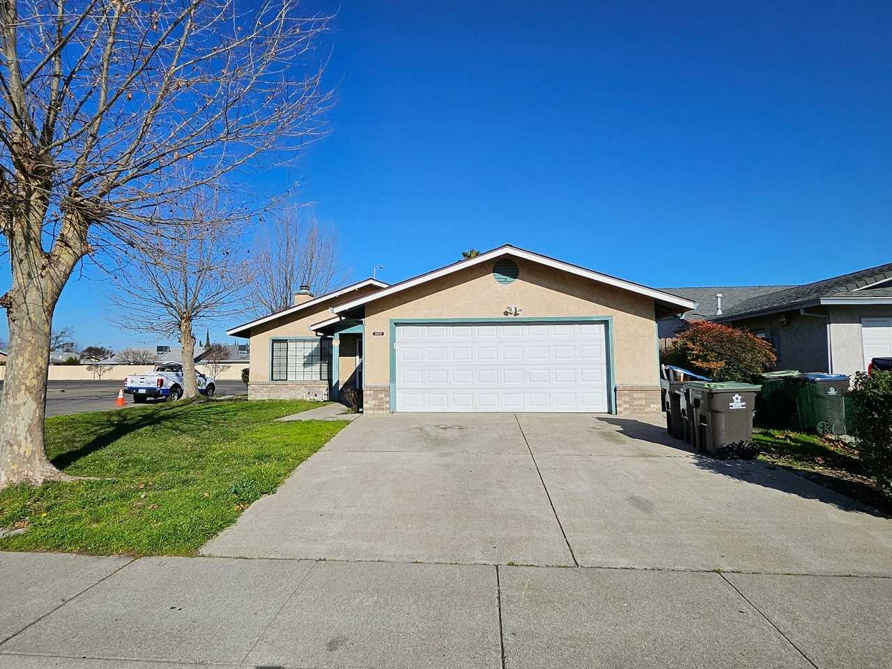 1402 Laguna Cir - Photo 3 of 16