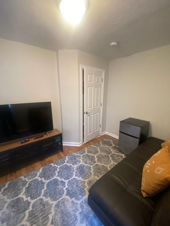 214 Hanover St - Photo 4 of 13