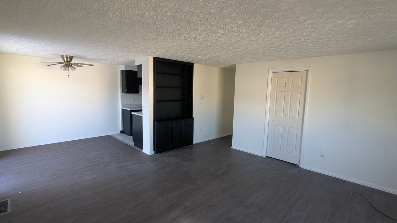 2487 Nassau Dr - Photo 3 of 9