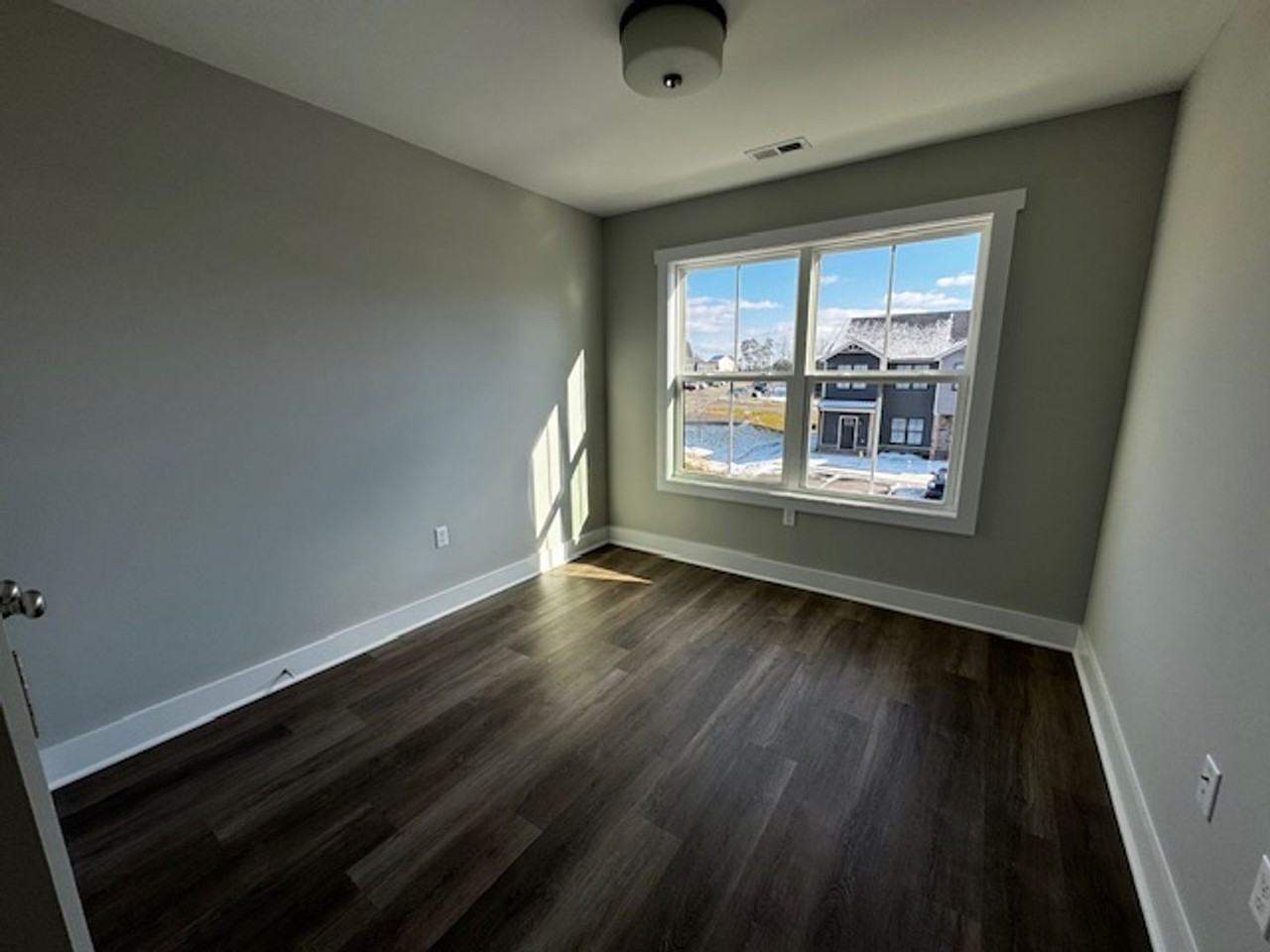 15 Villa Ct - Photo 3 of 8