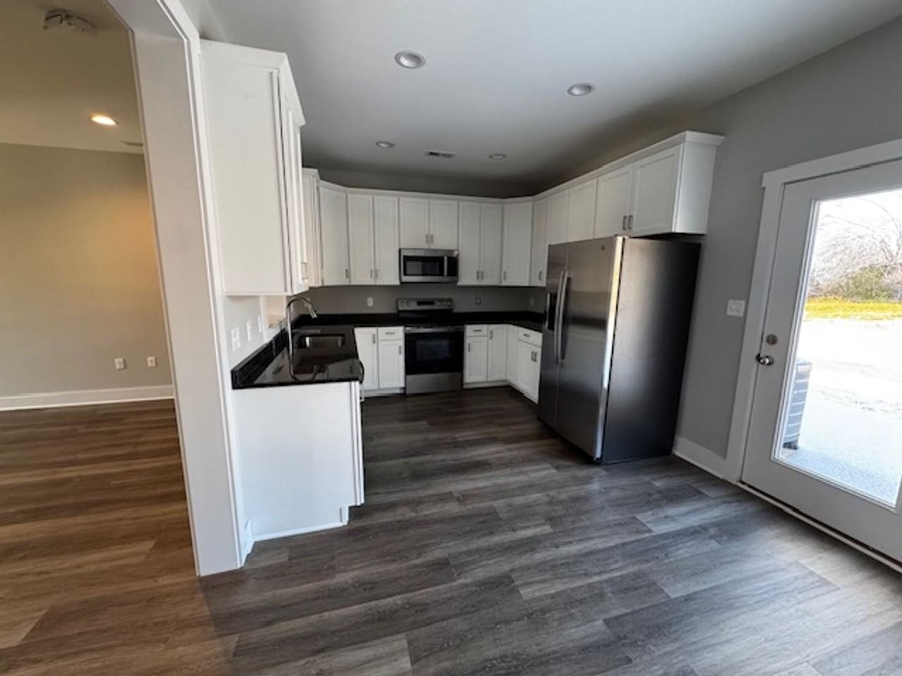 15 Villa Ct - Photo 5 of 8