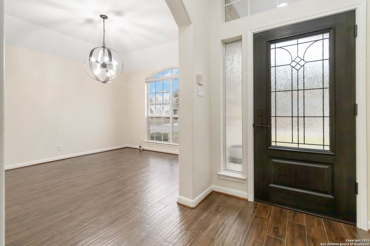 18915 Surreywood - Photo 2 of 18