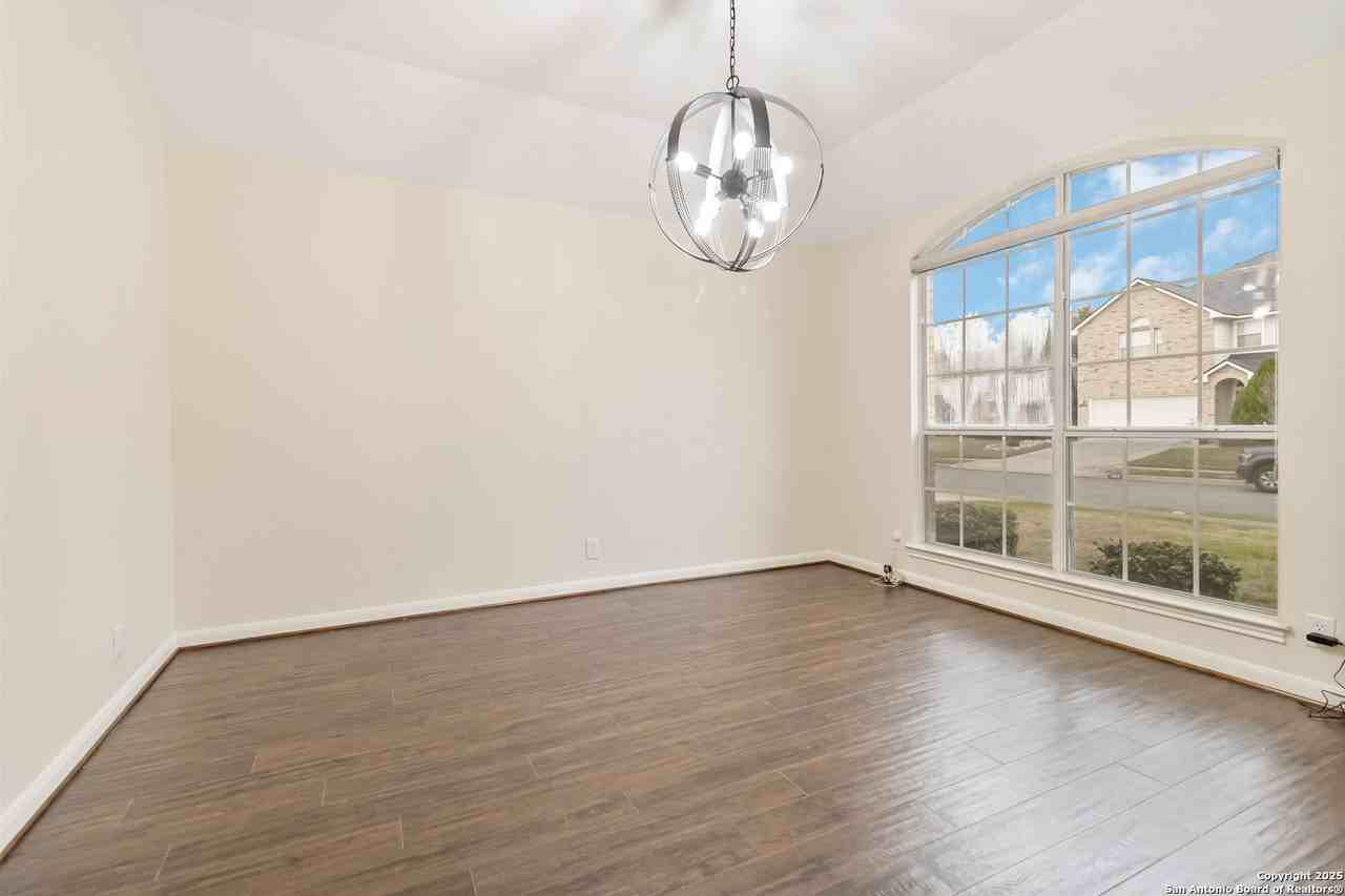 18915 Surreywood - Photo 3 of 18