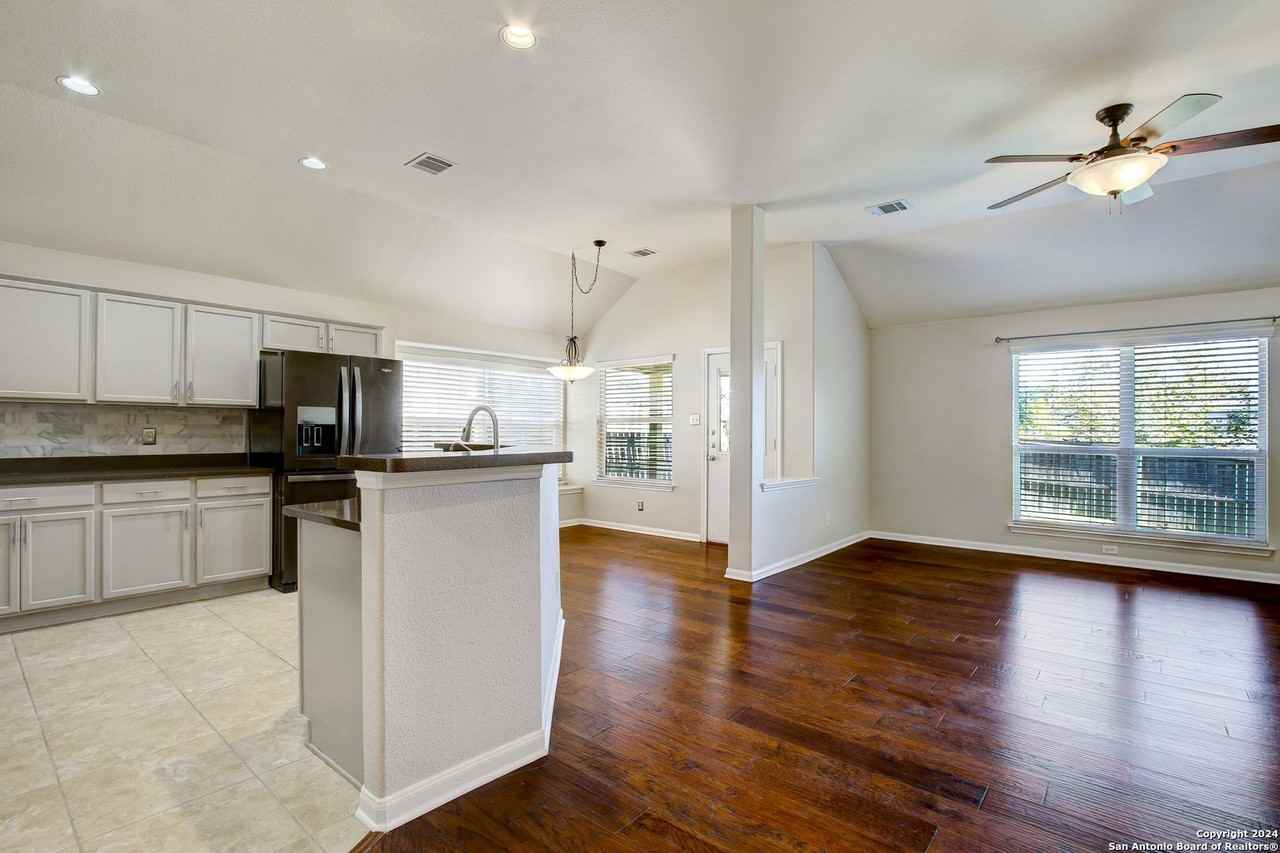 24922 Crescent Trce - Photo 3 of 15