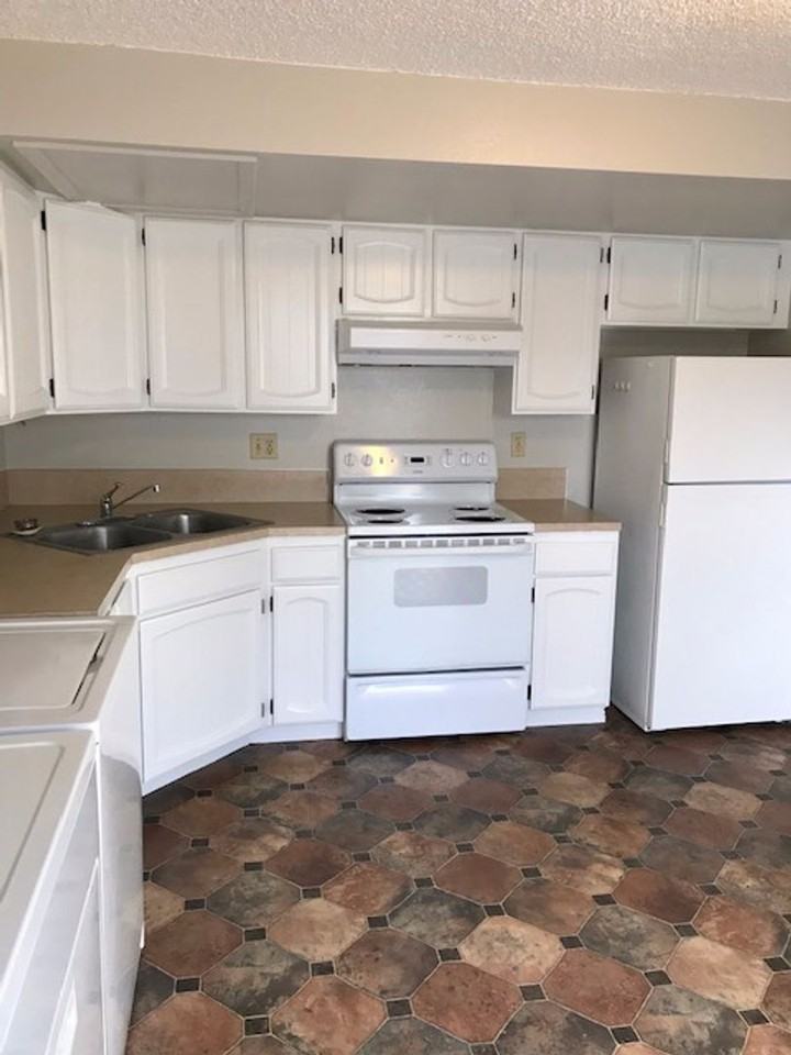 664 W Idaho Ave - Photo 3 of 18
