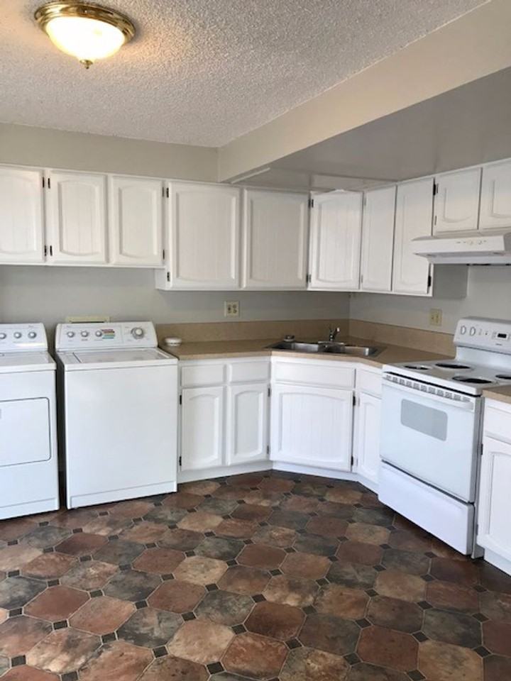 664 W Idaho Ave - Photo 4 of 18