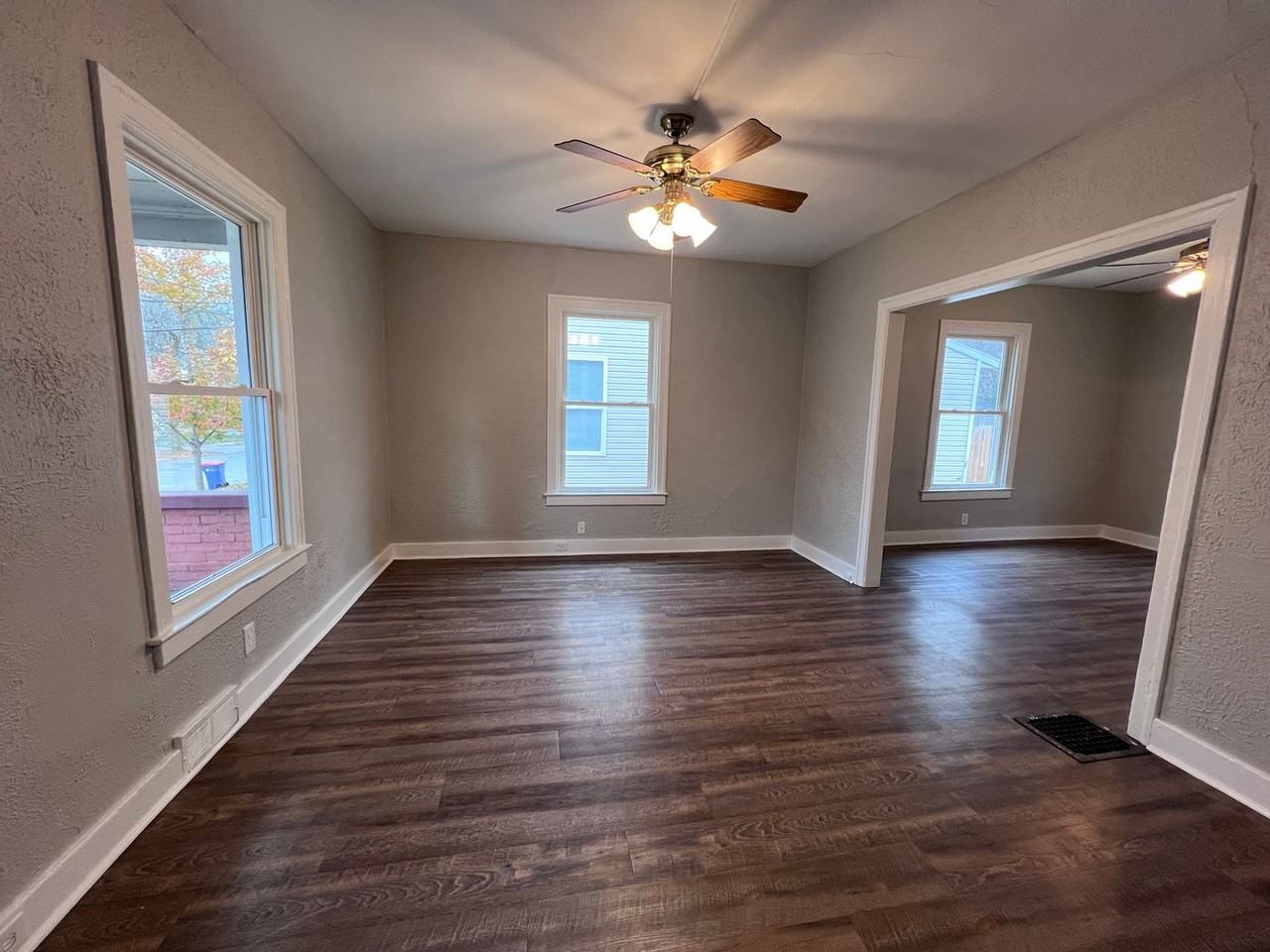 1027 Sherman St Se - Photo 3 of 21