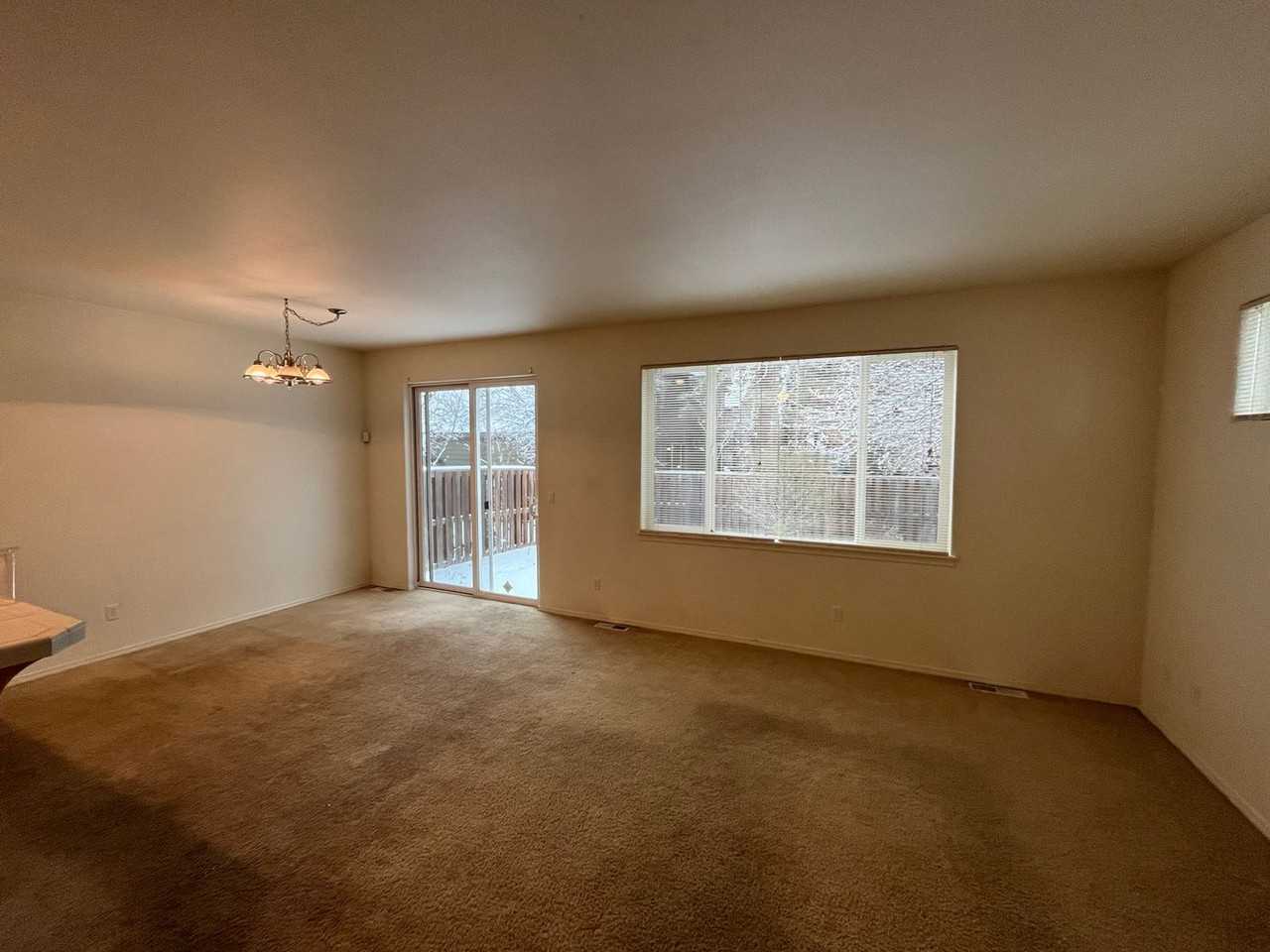 19572 Salmonberry Ct - Photo 3 of 18