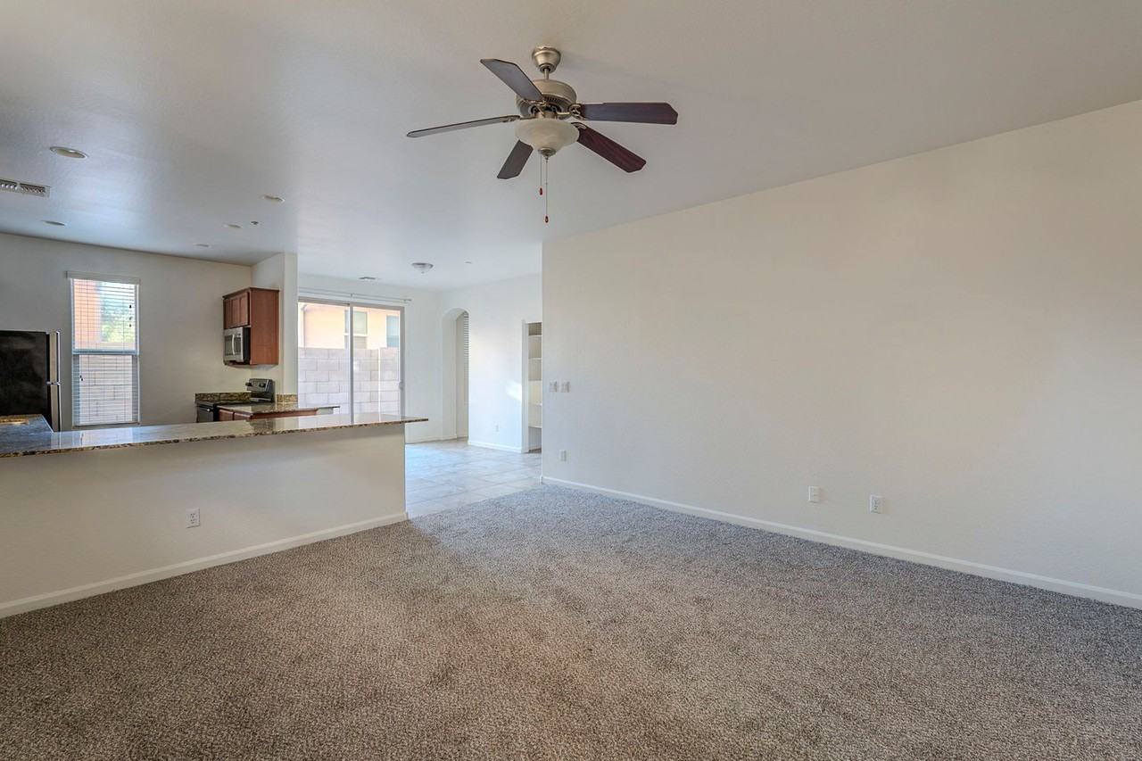 1423 S Moccasin Trl - Photo 4 of 50