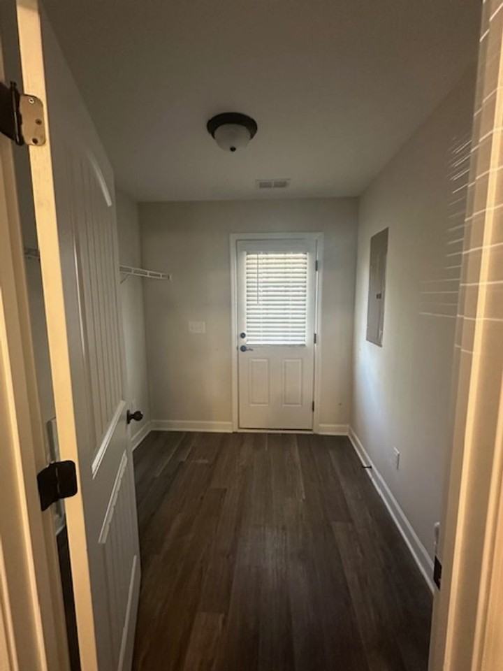 592 Farley Ave - Photo 6 of 29