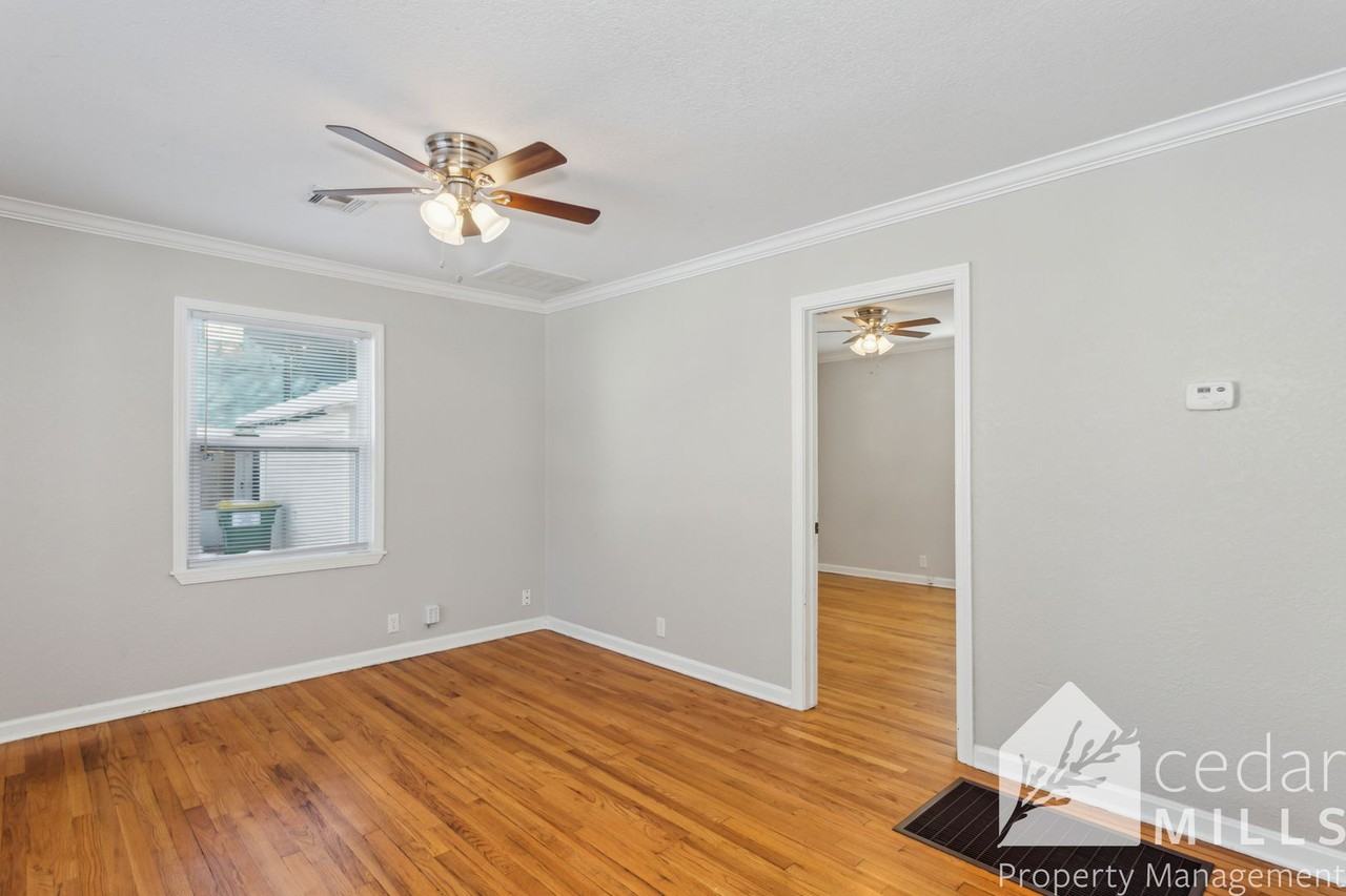 611 W 10th St N - Photo 2 of 11