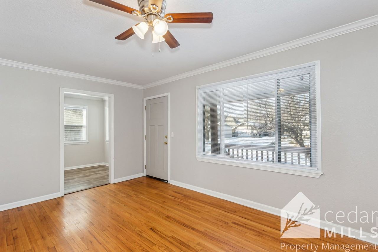 611 W 10th St N - Photo 3 of 11