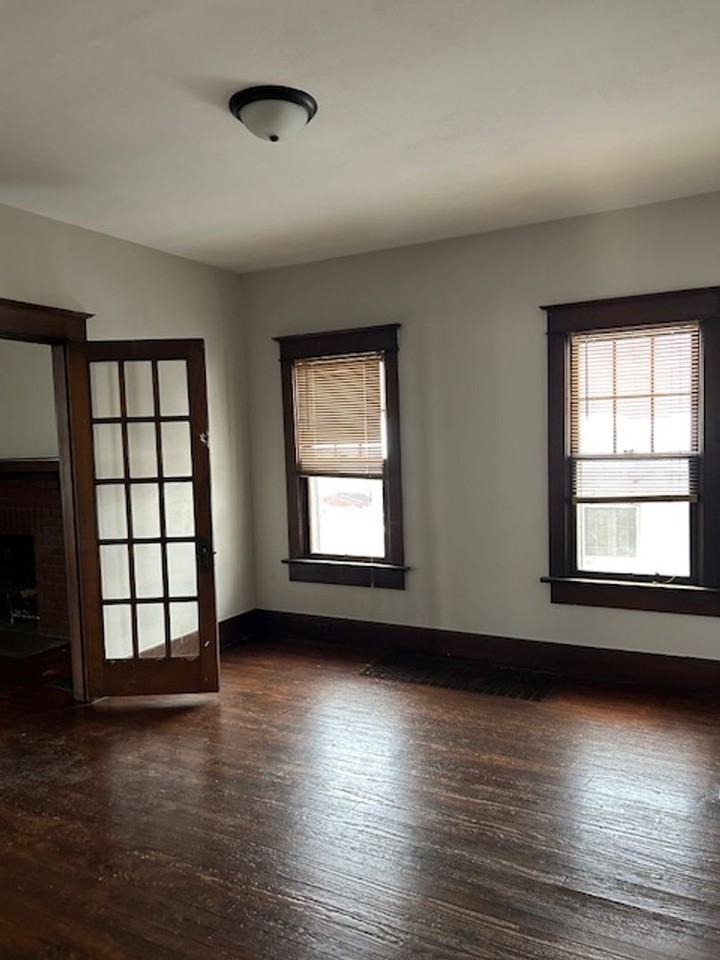 1120 Holly Ave - Photo 6 of 34