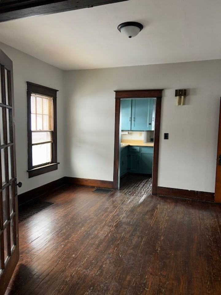 1120 Holly Ave - Photo 7 of 34