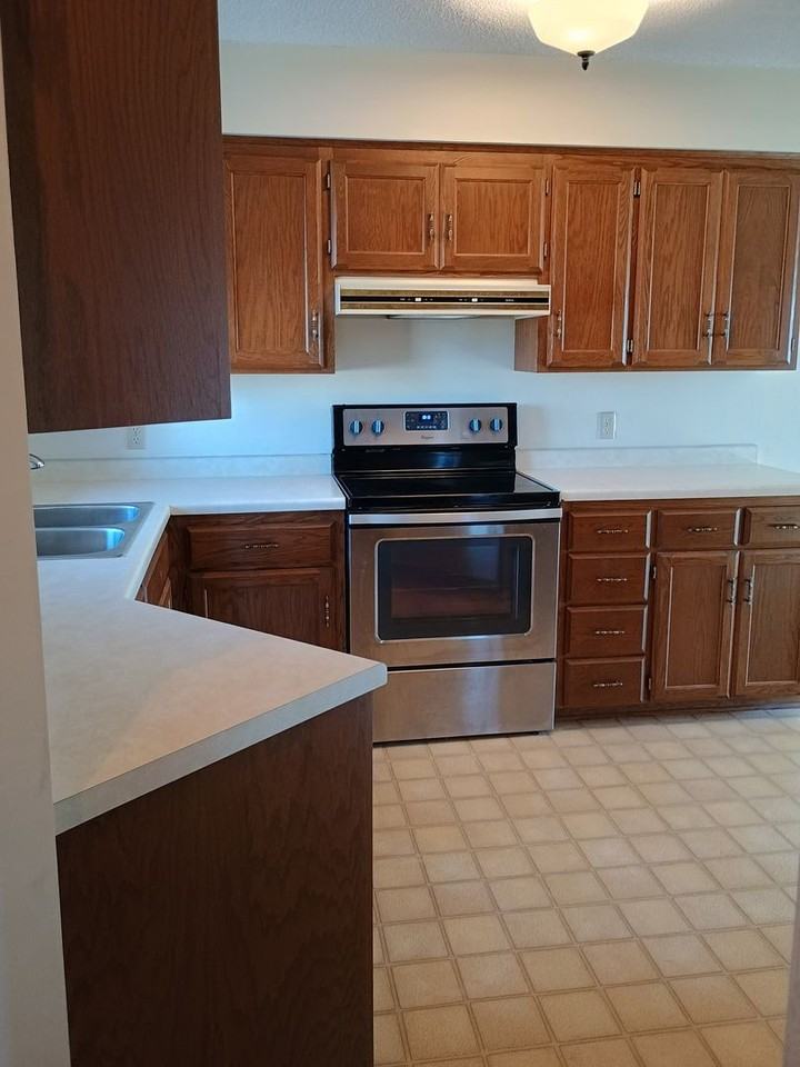 728 Colonial Cir #A - Photo 5 of 29