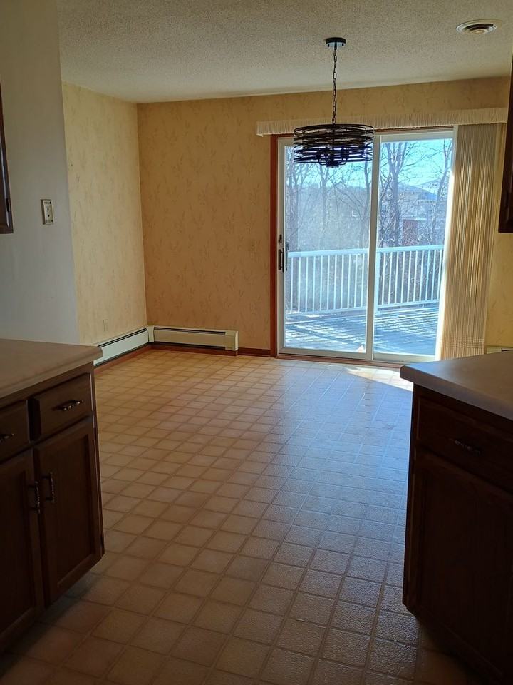 728 Colonial Cir #A - Photo 6 of 29