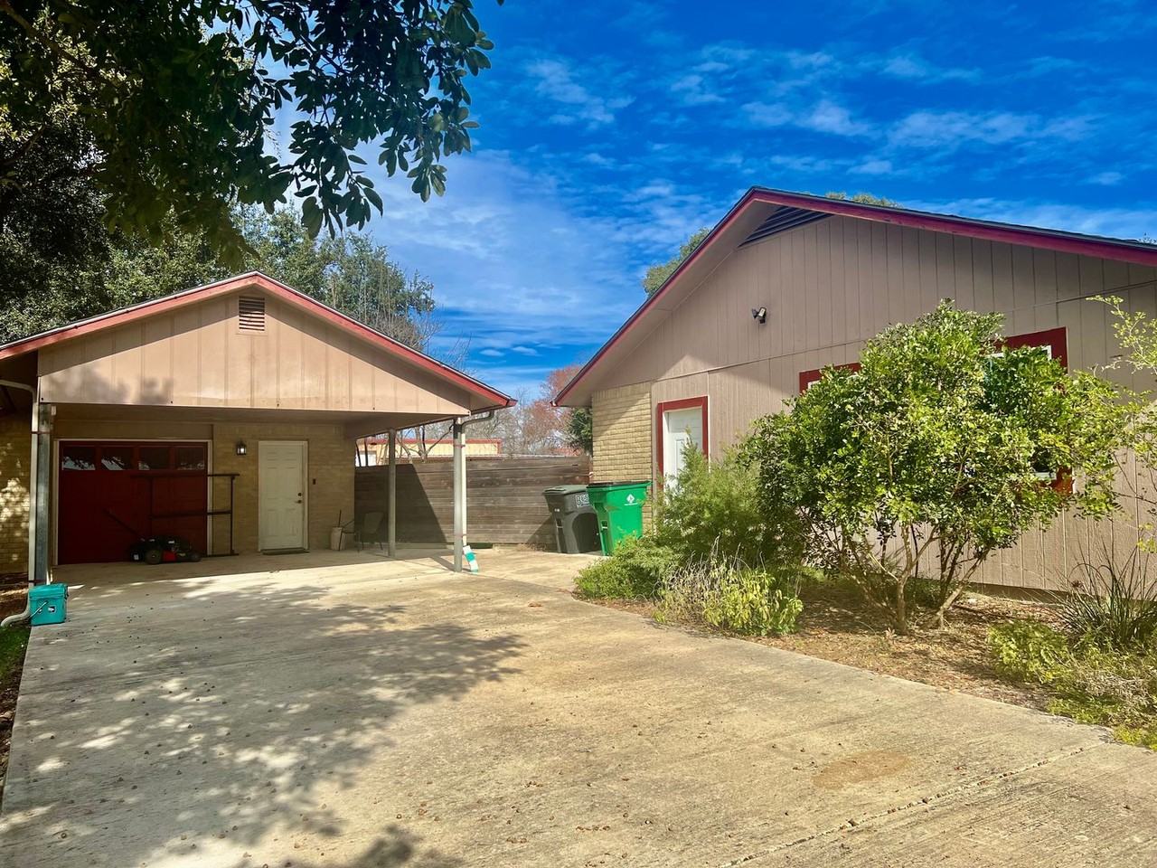 213 Crest Circle Dr Unit B - Photo 2 of 25