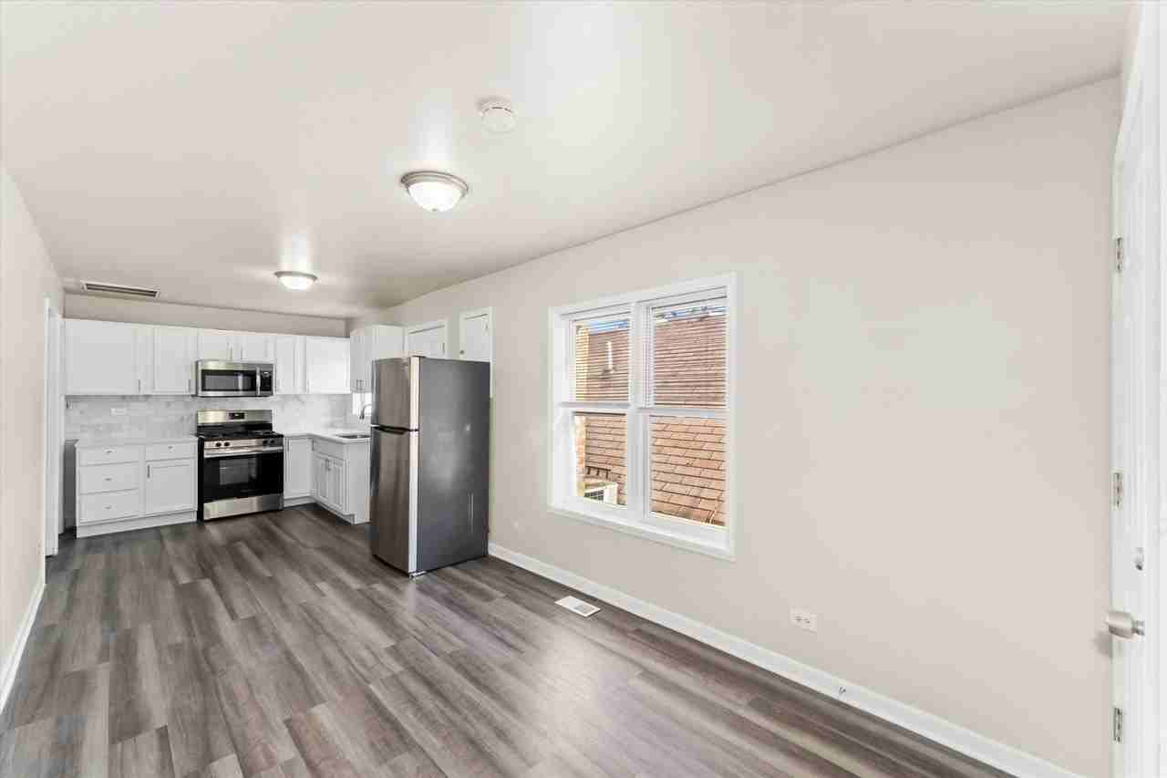 2152 West 21st Street - Photo 2 of 19