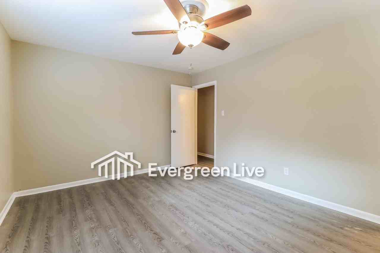 1707 Meridian Ct - Photo 6 of 13