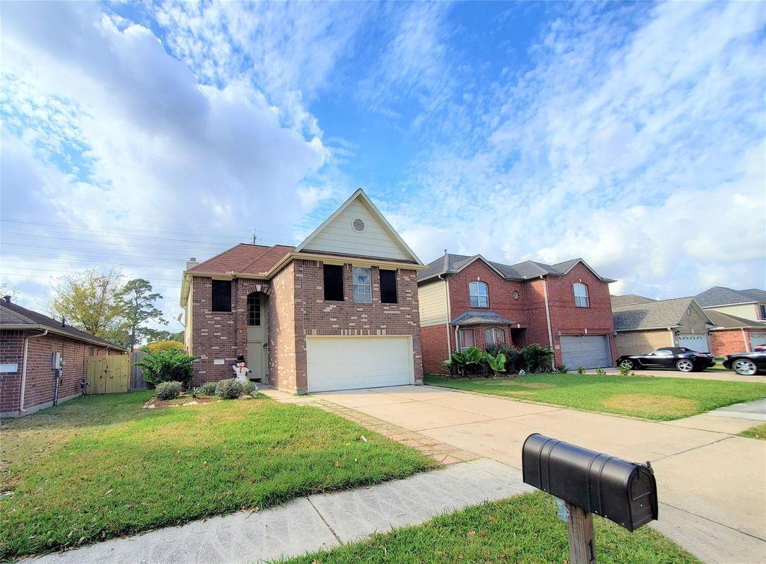 1115 Pennygent Ln - Photo 2 of 25