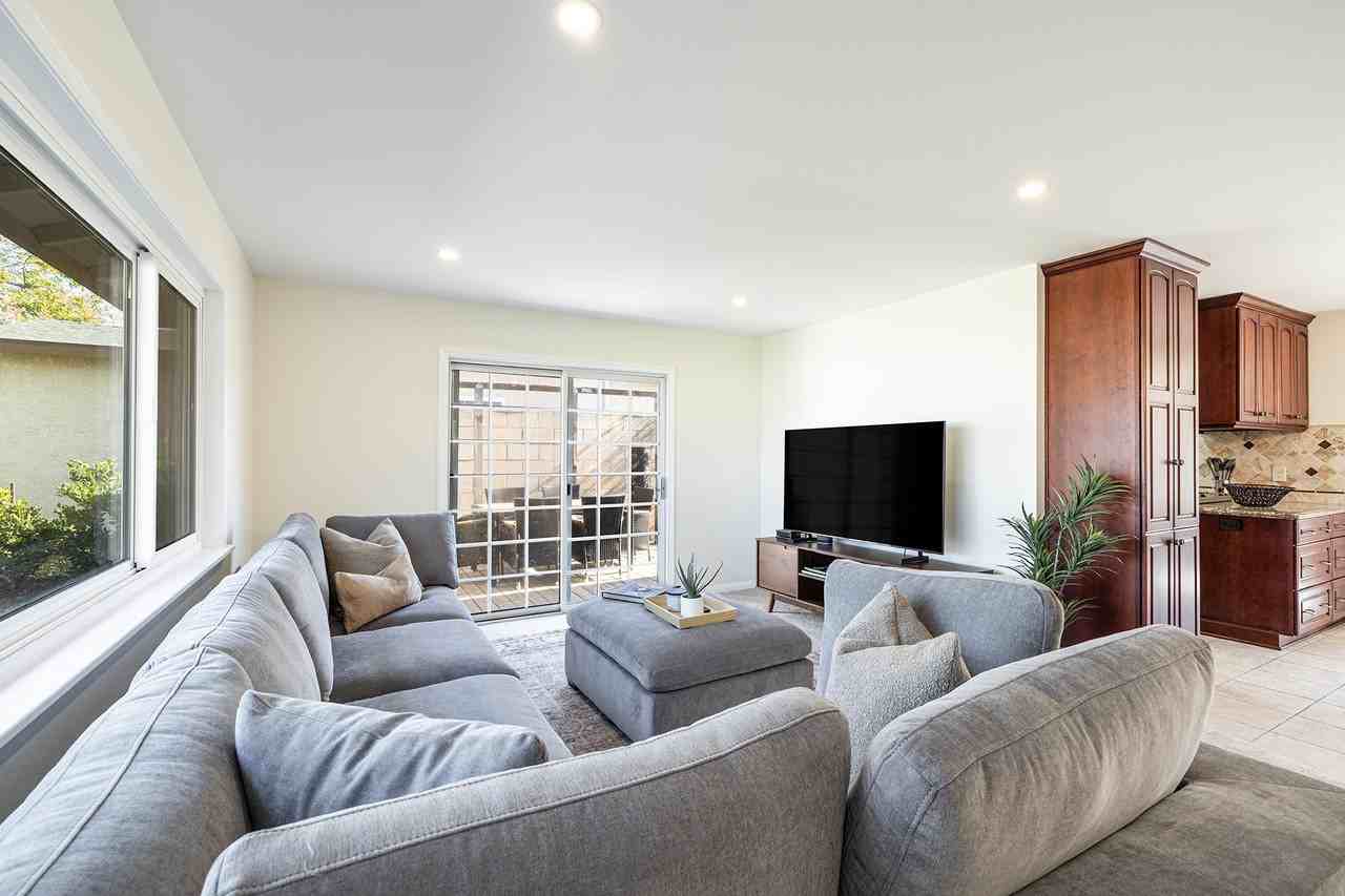 2206 Stinson St #NA - Photo 2 of 24