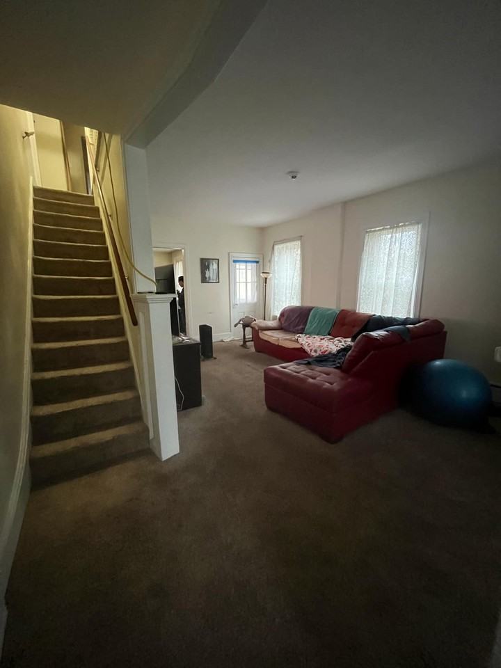 4046 W 7th St #1 - Photo 2 of 5