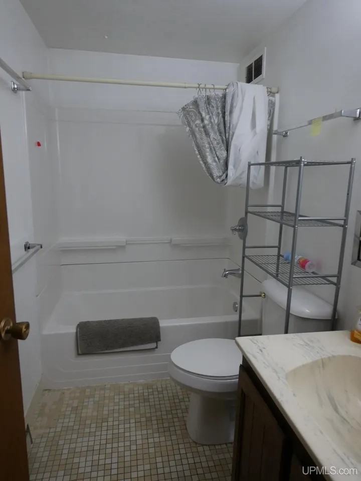 1001 Agate St #1A - Photo 7 of 12