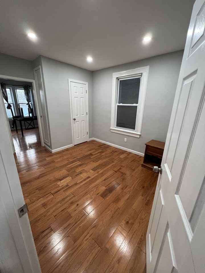 109 Columbus Pl #1 - Photo 4 of 11