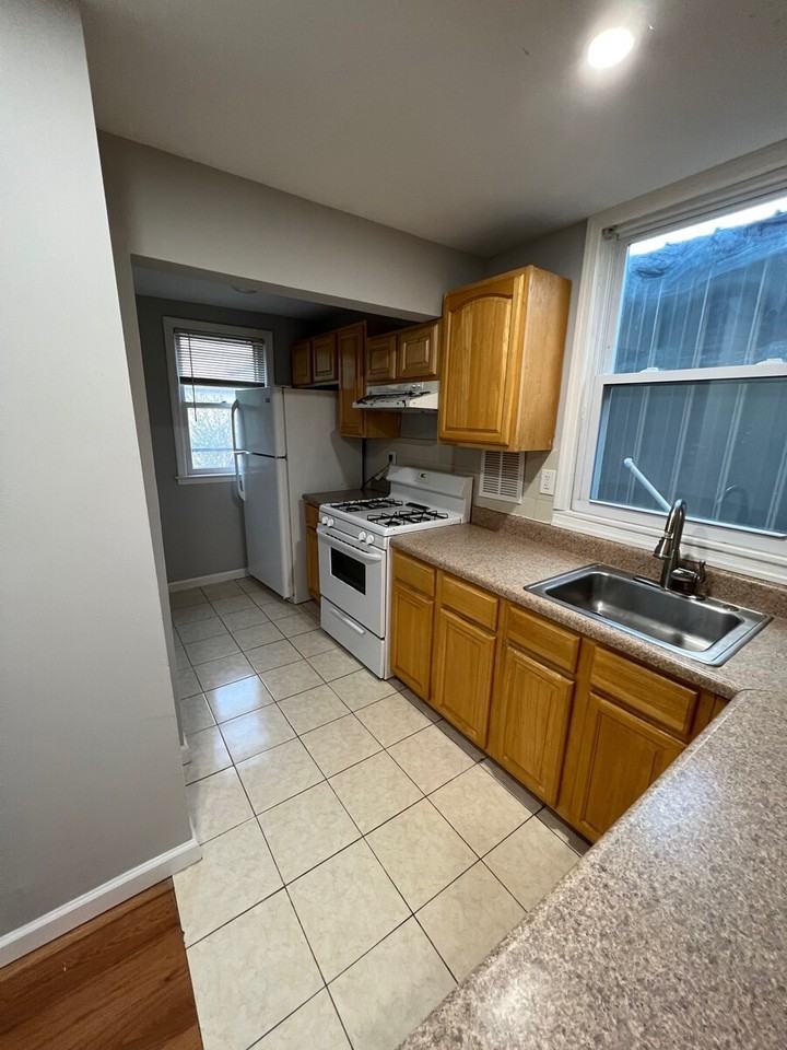 109 Columbus Pl #1 - Photo 7 of 11