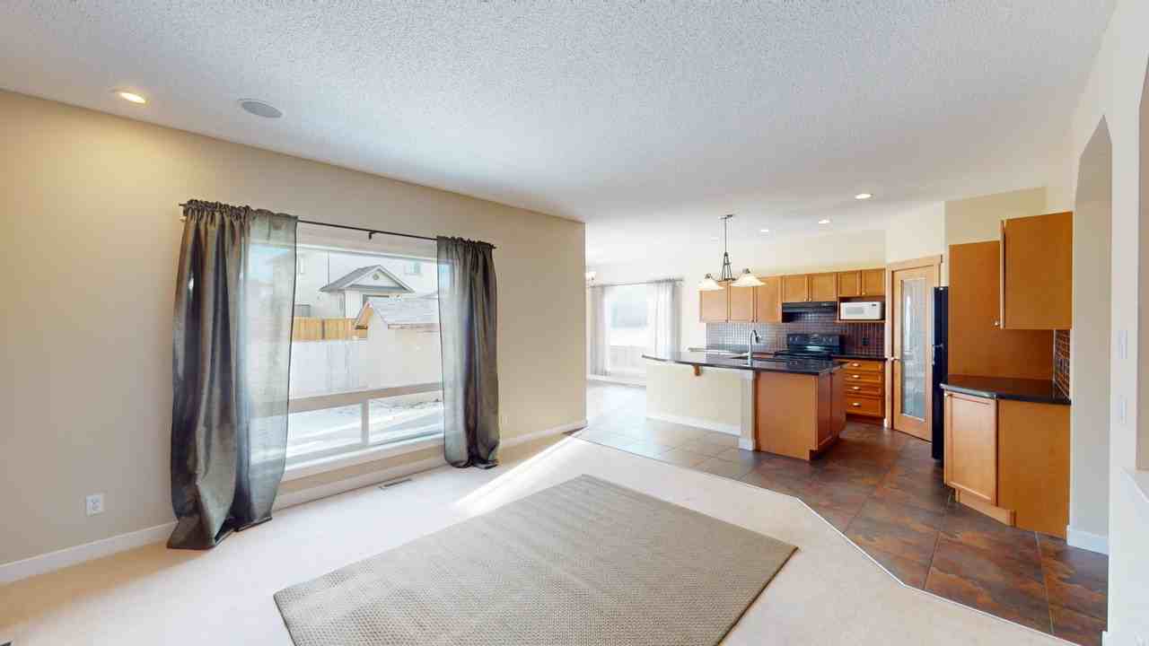 34 Kingsland Way SE - Photo 3 of 44