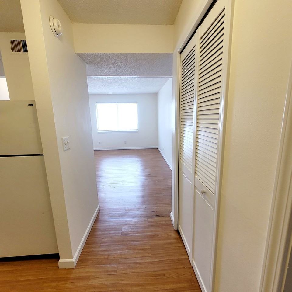 Vintage Apartments - Photo 2 of 28