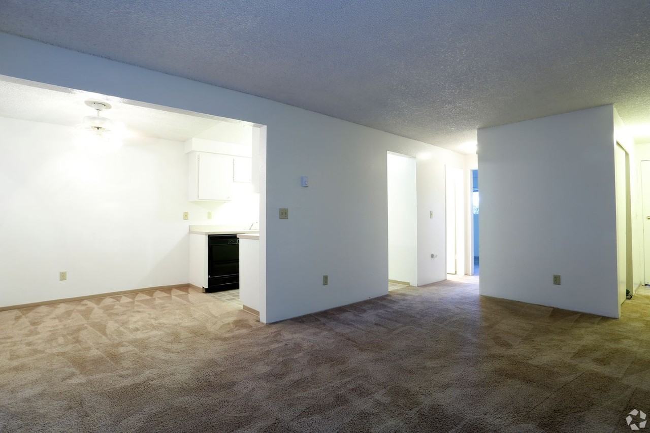 La Vista Apartments - Photo 6 of 15