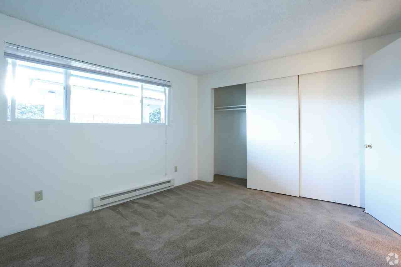 La Vista Apartments - Photo 7 of 15