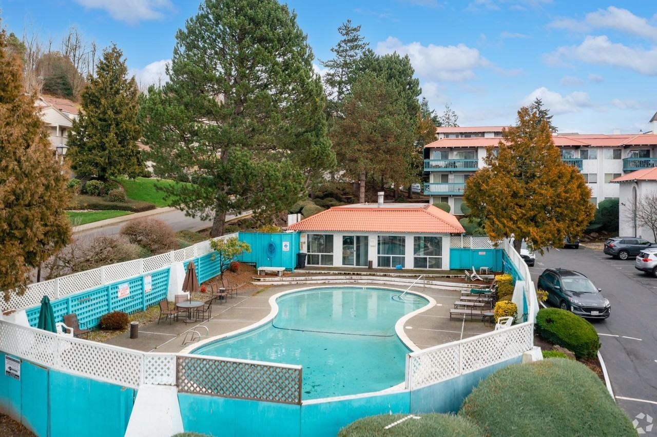 La Vista Apartments - Photo 3 of 7