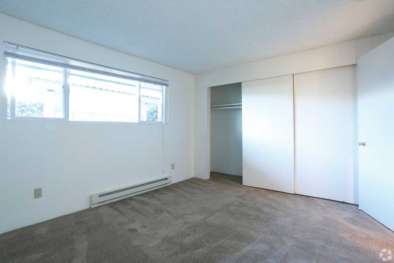 La Vista Apartments - Photo 6 of 7