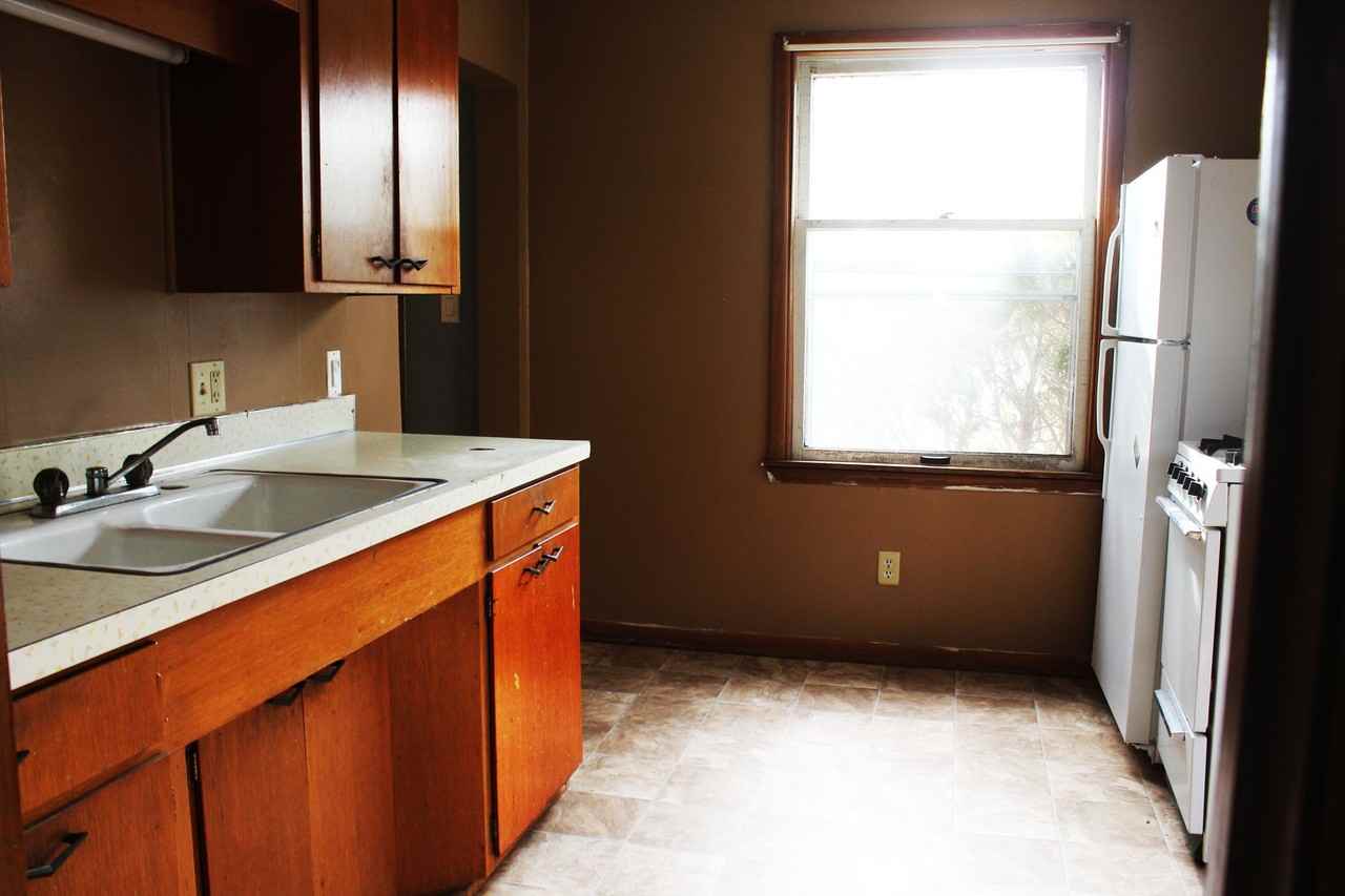 2321 Iowa St - Cedar Falls - Photo 4 of 9