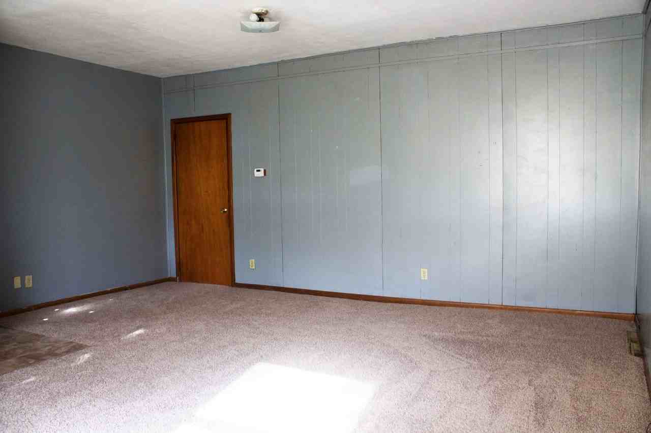 2321 Iowa St - Cedar Falls - Photo 6 of 9