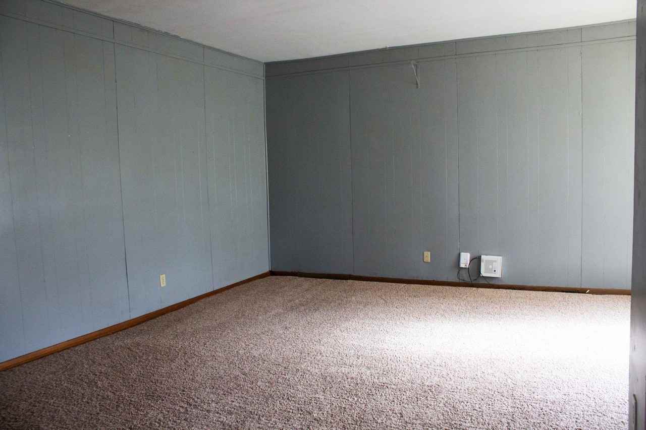 2321 Iowa St - Cedar Falls - Photo 7 of 9