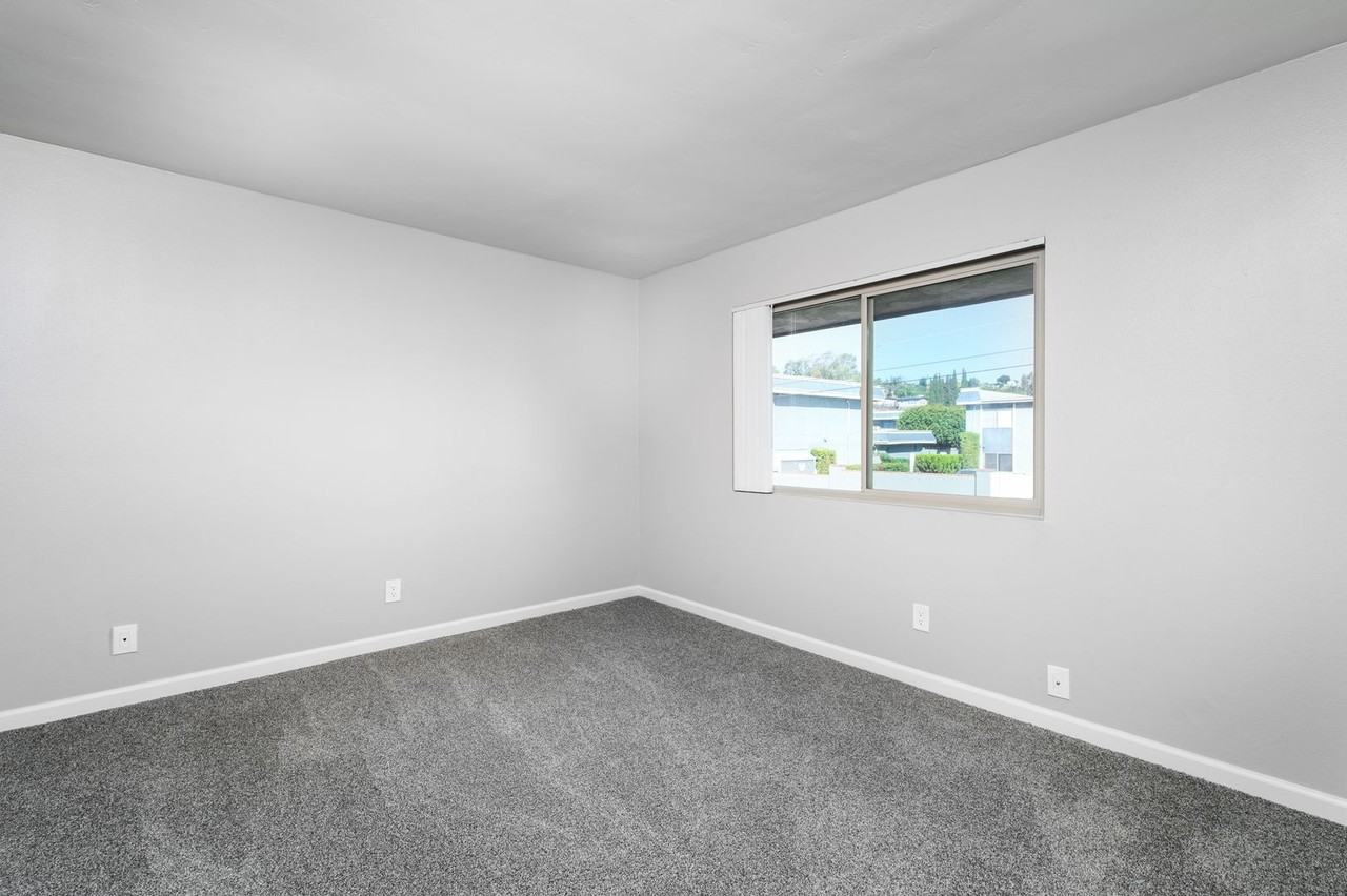 Helix South Apartments - Photo 5 of 12